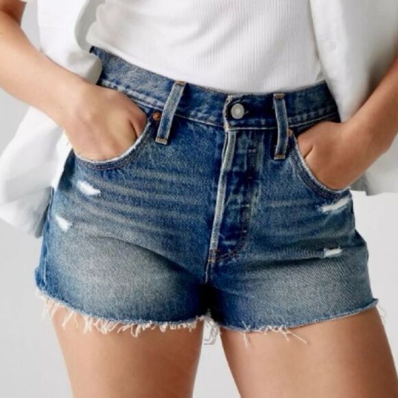 Levi’s 501 Original Fit High Rise Distressed Cutoffs in Blue Wash Women’s 28 - Picture 1 of 10